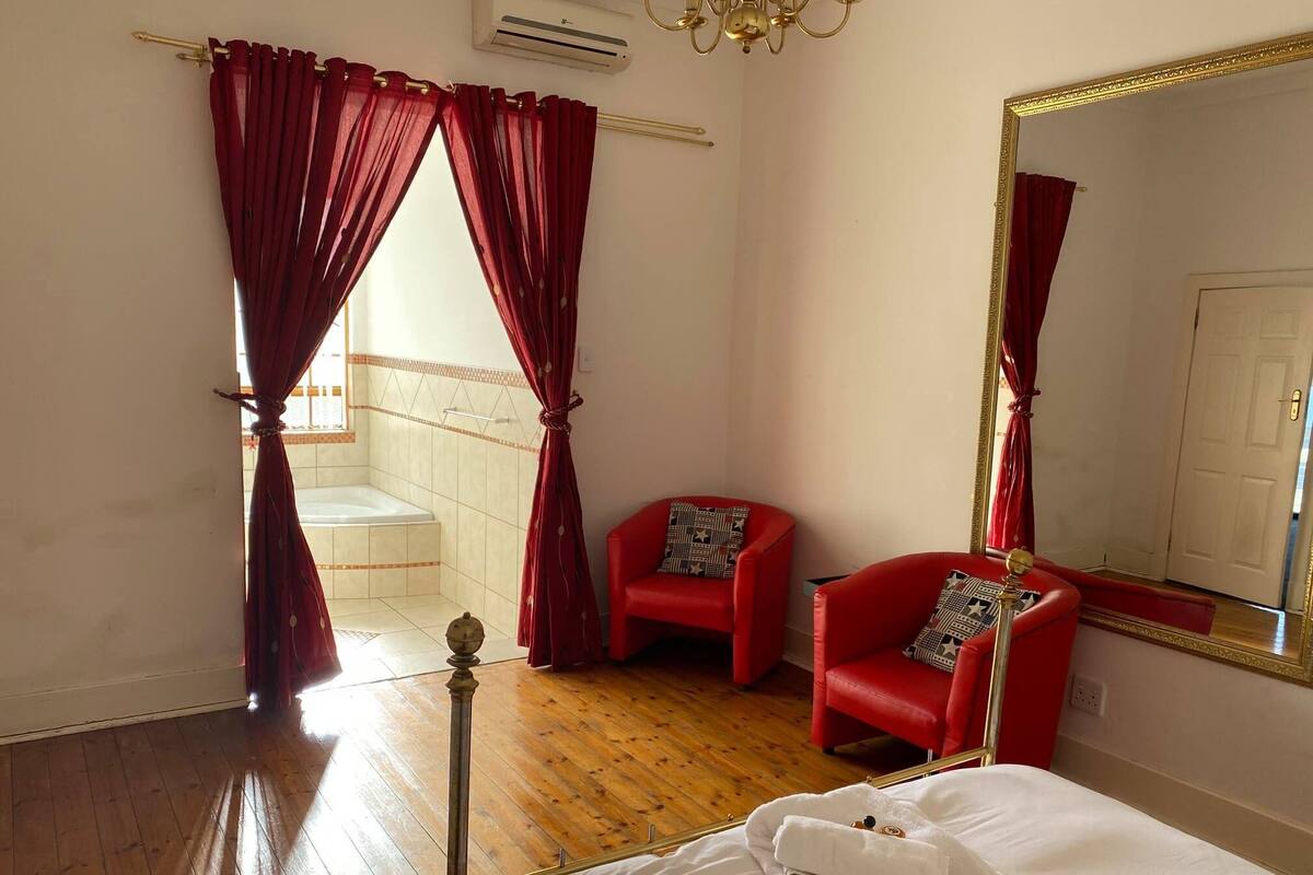 Honeymoon Suite, 1 Bedroom | Desk, WiFi (free)