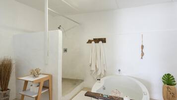 Deluxe Suite, 1 Bedroom | Bathroom | Combined shower/tub, free toiletries, towels, soap