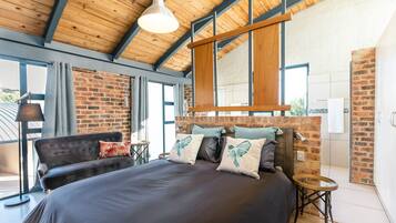 In-room safe, free WiFi, bed sheets