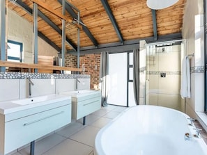 Casa Deluxe, 4 habitaciones | Baño | Toallas 