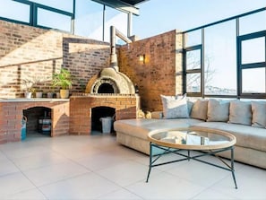 Deluxe House, 4 Bedrooms | Living room