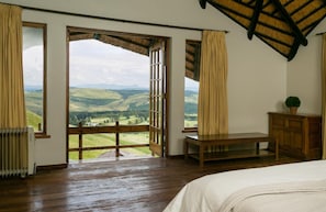 Deluxe Suite, 1 Bedroom | Premium bedding, pillow-top beds, individually decorated - Crestwood (Curry's Post)