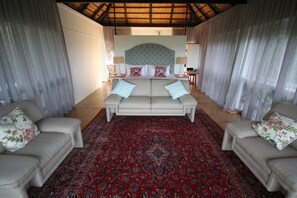 Dobbeltværelse til brudepar | Premium-sengetøj, senge med topmadrasser, individuelt design