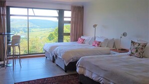 Familieværelse med 2 enkeltsenge | Premium-sengetøj, senge med topmadrasser, individuelt design