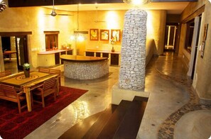 Interior - Tinkers Lakeside Lodge (Mbombela)