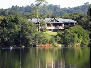 Exterior - Tinkers Lakeside Lodge (Mbombela)