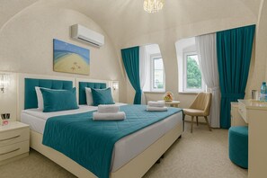 Premium bedding, down comforters, individually decorated - Center Hotel Baku (Baku)