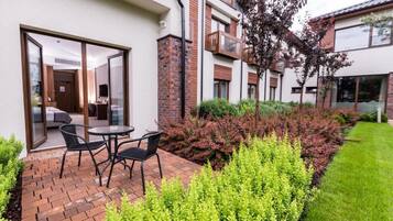 Habitación triple Deluxe | Terraza o patio
