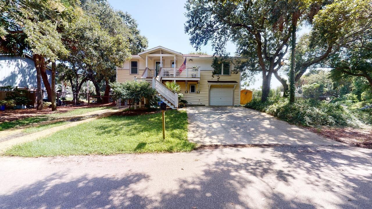 Hartnett Blvd 3808: 3  BR, 2  BA House in Isle of Palms, Sleeps 8