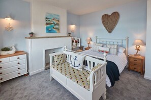 2 bedrooms, iron/ironing board, free WiFi, bed sheets - Host & Stay | No 3 Sandside (Whitby)