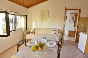 Interior - Apartment Luciana 1, sea-view balcony, Wi-fi, barbecue, parking space (Bašanija)