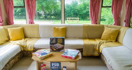 Tadpole Retreat:sleeps 4, Kitchen, Bathroom&lounge