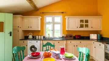 Apartment | Dapur peribadi | Peti sejuk, ketuhar gelombang mikro, ketuhar, dapur