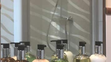 Baignoire et douche séparées, baignoire relaxante profonde, chaussons