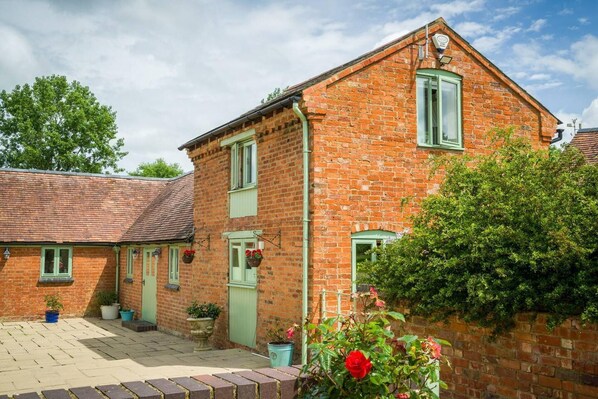 Apartment | Front of property - Idyllic Country Suite (Southam)