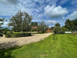 Property grounds - Idyllic Country Suite (Southam)