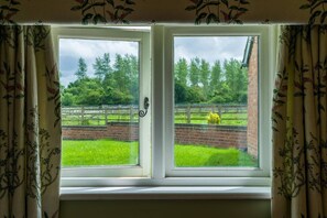 Apartment | 1 bedroom, iron/ironing board, free WiFi, bed sheets - Idyllic Country Suite (Southam)