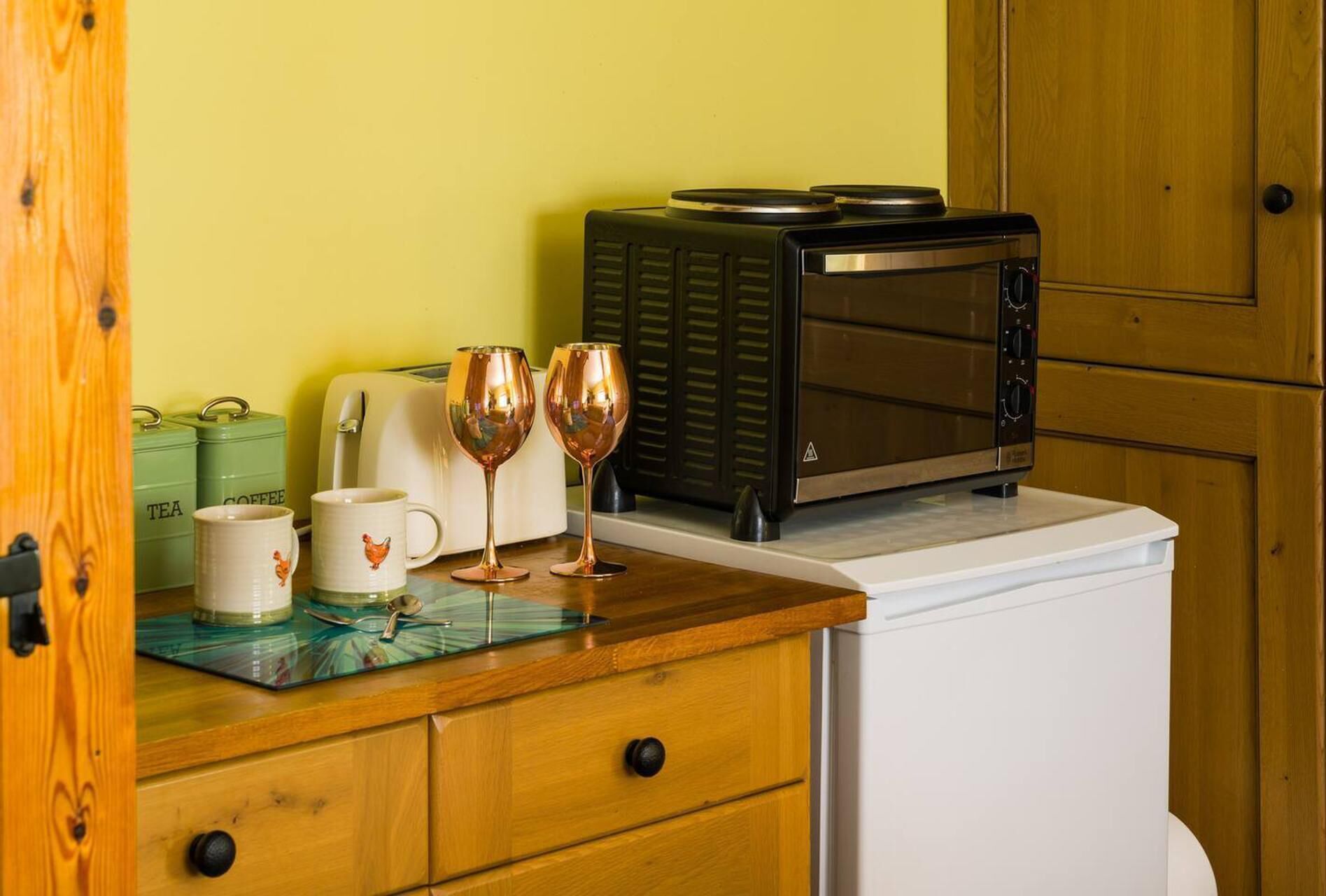 Apartment | Private kitchen | Fridge, microwave, oven, stovetop