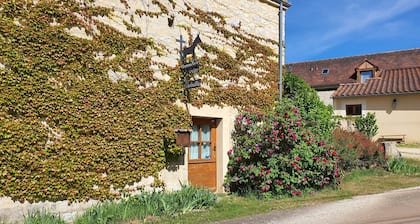 Peaceful 5-person gîte with secure pool (sleeps up to 9)