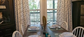 "FLOATS MY BOAT"- Suwannee River Home in Branford, FL, near area Springs, too!