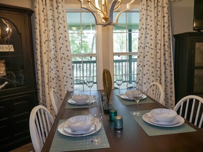 "FLOATS MY BOAT"- Suwannee River Home in Branford, FL, near area Springs, too!