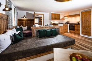 TV - Ferienwohnung -bei da Lisi im Haupthaus- 1-2 Personen, 60 qm, Balkon, TV (Ramsau bei Berchtesgaden)