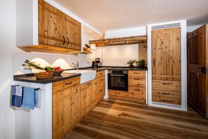 Kühlschrank, Ofen, Herdplatte, Geschirrspüler