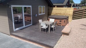 Outdoor dining - WoodView lodge With Hottub (dumfries and galloway,)