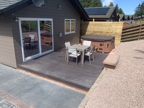 Outdoor dining - WoodView lodge With Hottub (dumfries and galloway,)