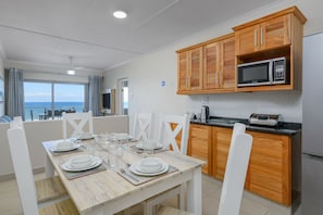 Two Bedroom Apartment | Comedor