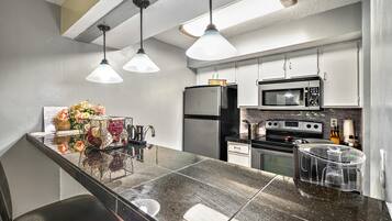 House, 2 Bedrooms, Private Pool | Private kitchen