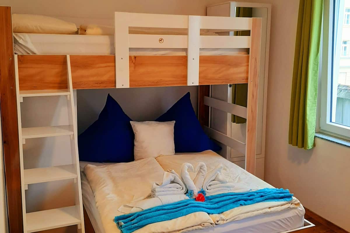 Comfort Triple Room | Laptop workspace, free WiFi, bed sheets