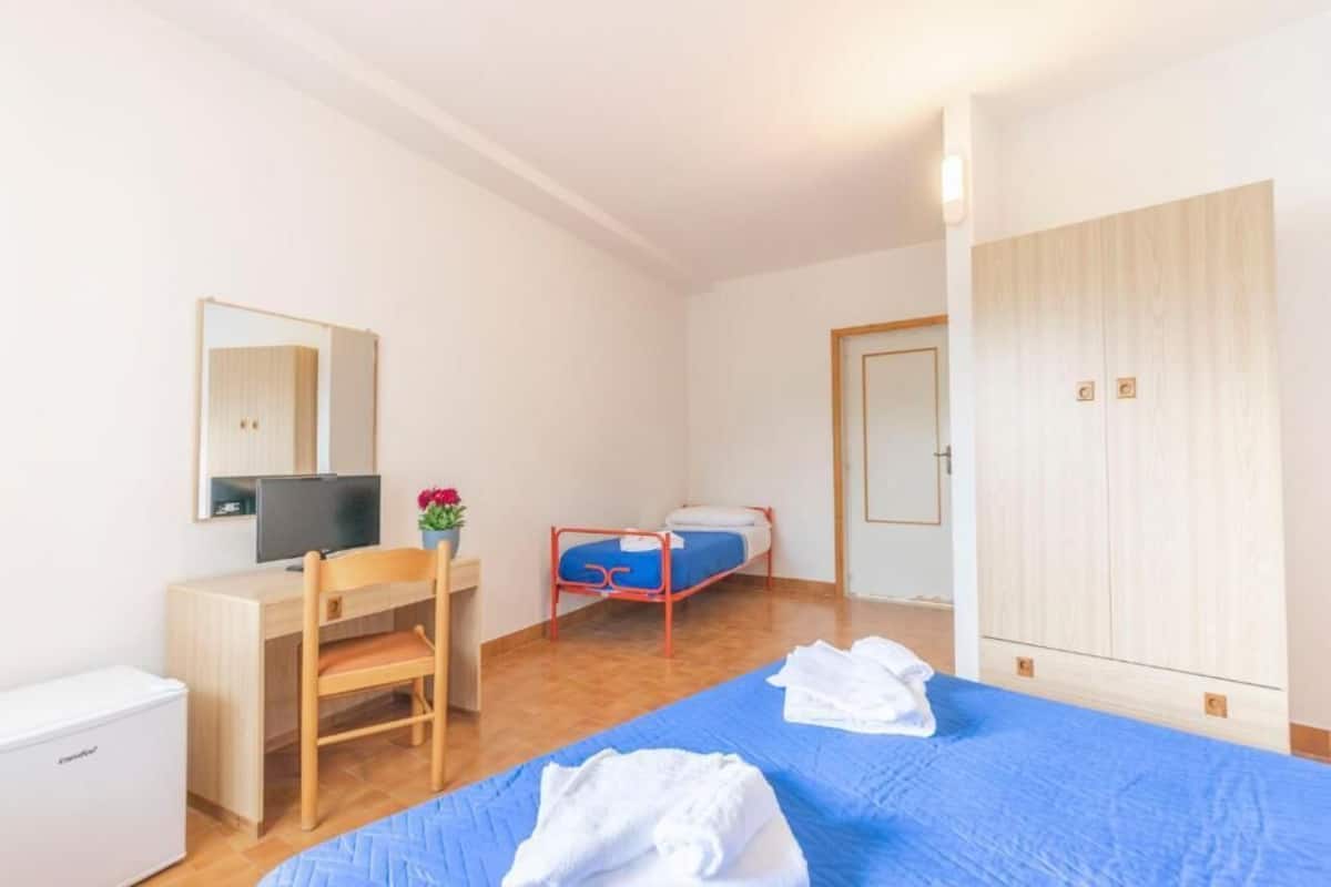Minibar, Schreibtisch, Bügeleisen/Bügelbrett, kostenloses WLAN