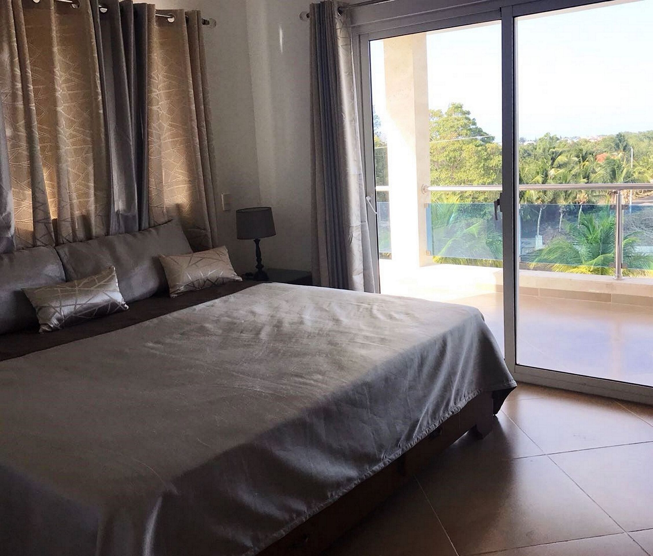 6 bedrooms, WiFi, bed sheets, wheelchair access