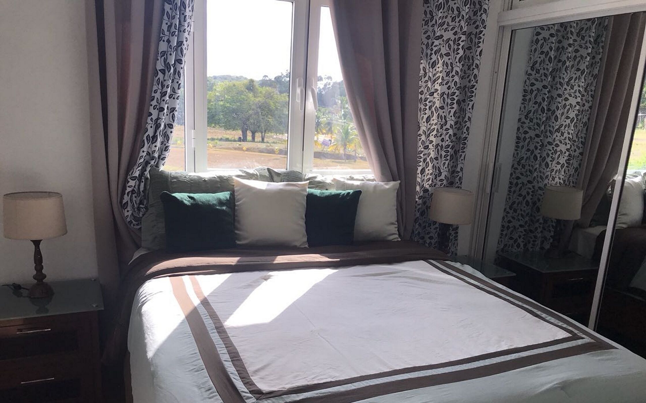 6 bedrooms, WiFi, bed sheets, wheelchair access