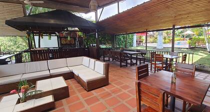 Cabaña Hermosa en Quimbaya, Quindio cerca a parques tematicos