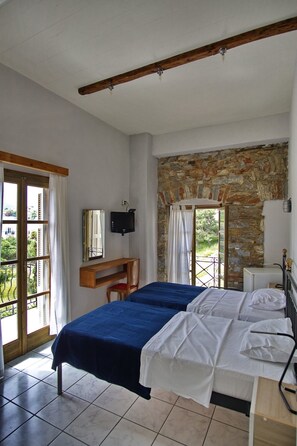 Soundproofing, free WiFi, bed sheets