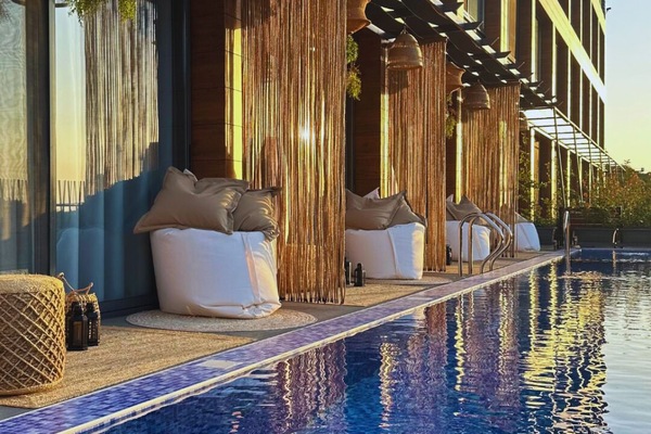 Pool-Side Room | Hiên