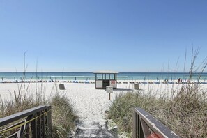 On the beach - Best Crystal Sand Beach & Largest Lagoon Pool, Perfect for Family Fun! (Panama City Beach)