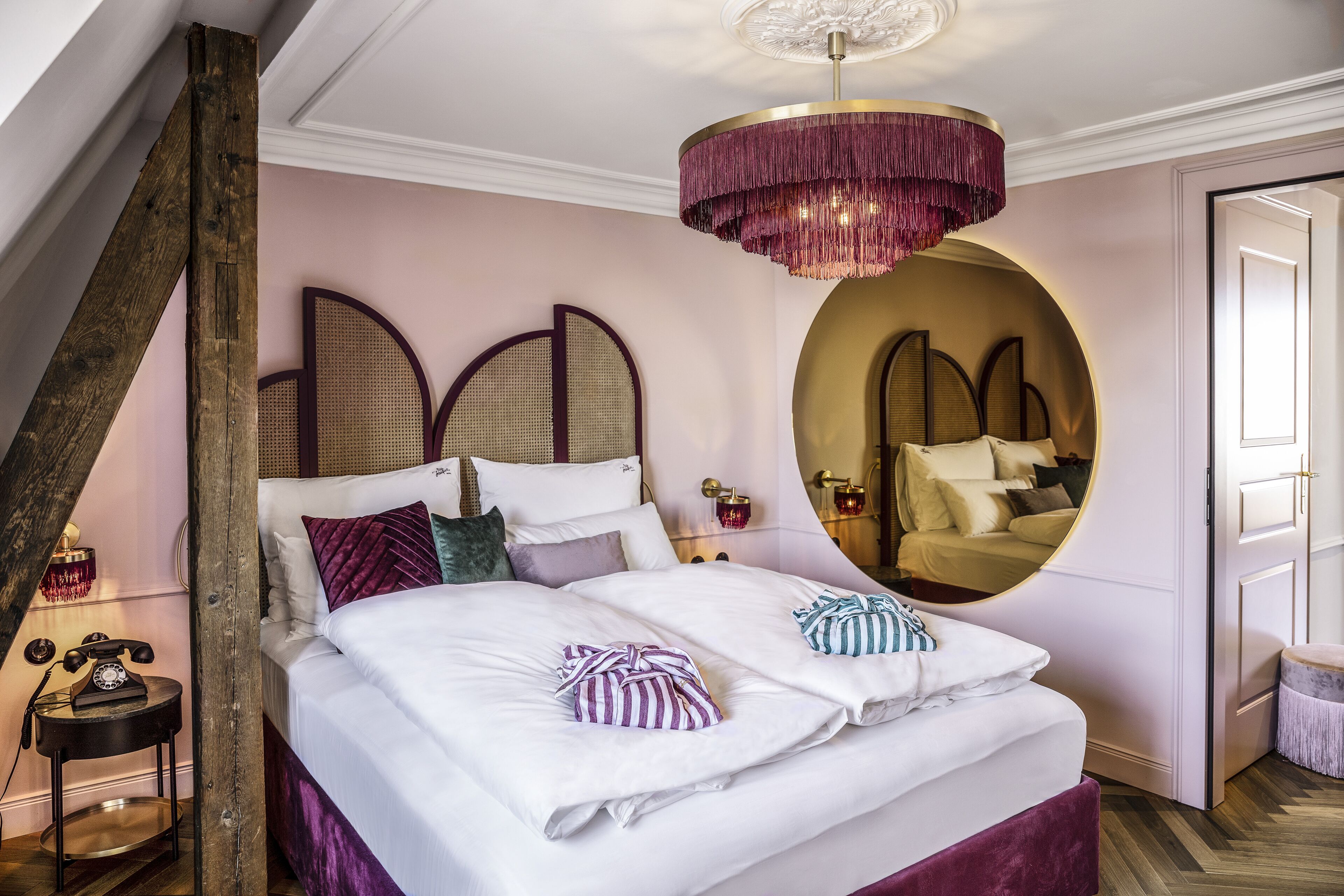 Maisonette Suite | Down duvets, in-room safe, iron/ironing board, free WiFi