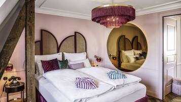 Maisonette Suite | 1 quarto, edredons de pluma, cofres nos quartos