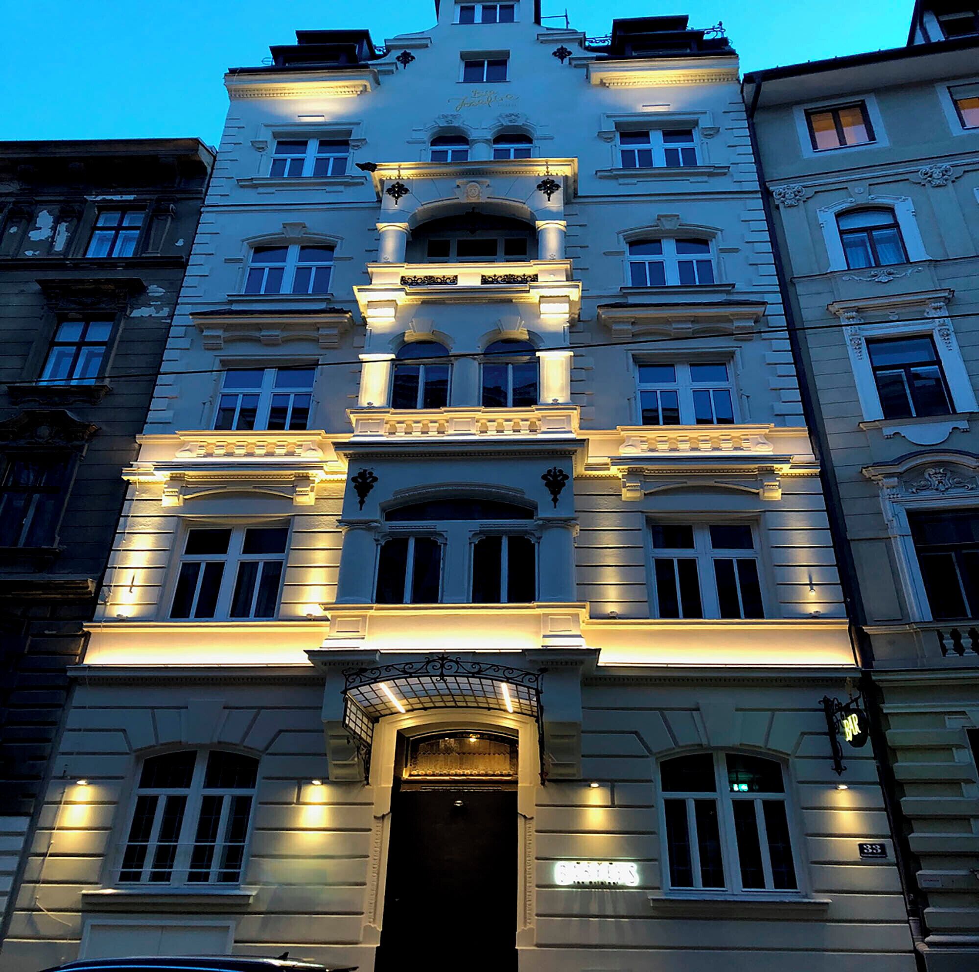 Fassade der Unterkunft – Abend/Nacht