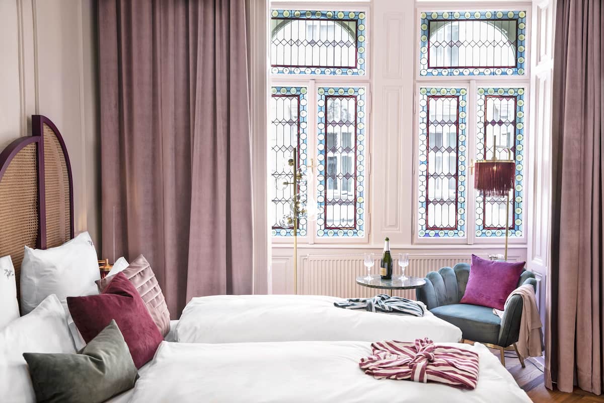 Habitación doble (Josefine Historique) | 1 dormitorio, edredones de plumas, caja fuerte