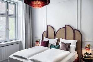 Down comforters, in-room safe, iron/ironing board, free WiFi - Eurostars Josefine (Vienna)