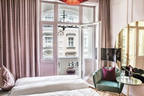 Down comforters, in-room safe, iron/ironing board, free WiFi - Eurostars Josefine (Vienna)
