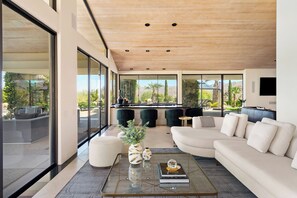 Unclassified image, 4 of 50, button