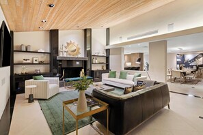 Fernseher, Kamin, Tischfußball