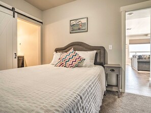 2 bedrooms, iron/ironing board, travel cot, free WiFi