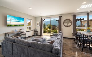 Smart TV, fireplace, DVD player