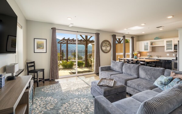 Smart-TV, Kamin, DVD-Player